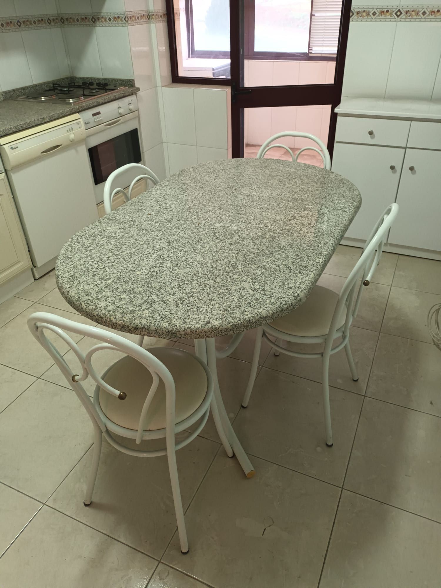 Mesa cozinha com 4 cadeiras