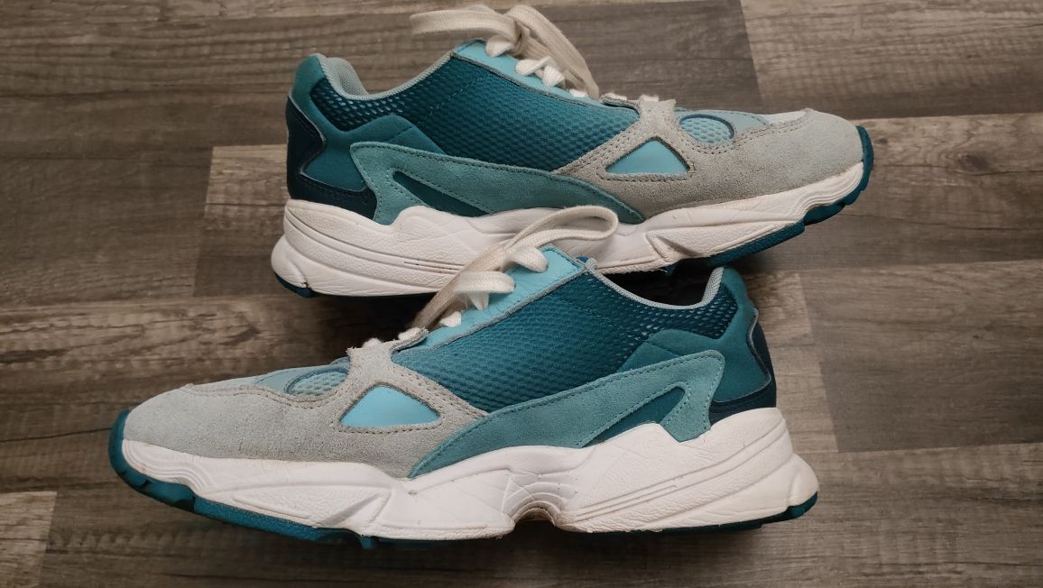 sportowe buty Adidas FALCON  39 1/3 w super stanie