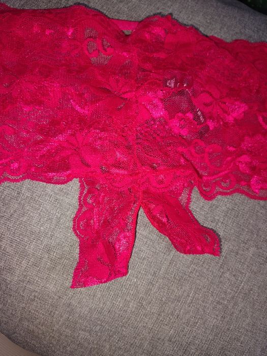 Majtki koronkowe z wycięciem w kroku