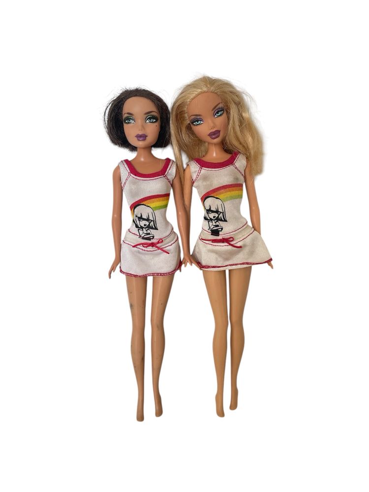 dwie lalki w stylu Bratz