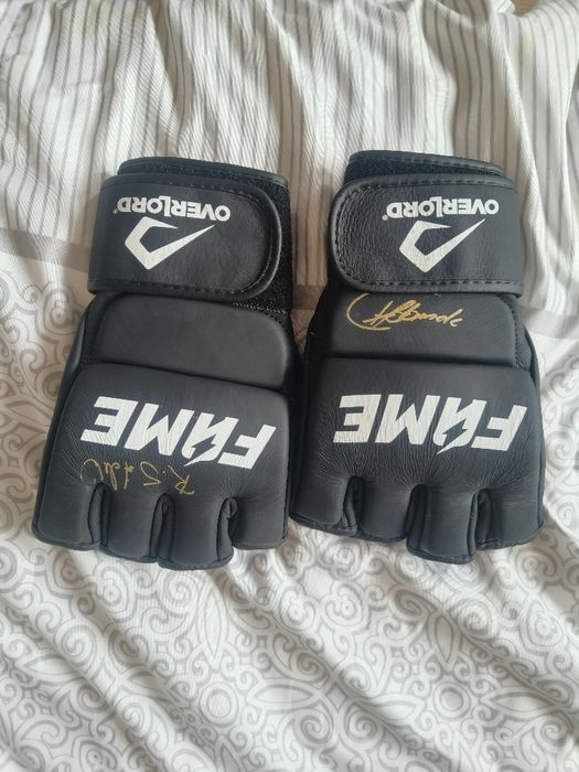 Rękawice fame z autografami Tomasza Adamka i Roberto Soldica