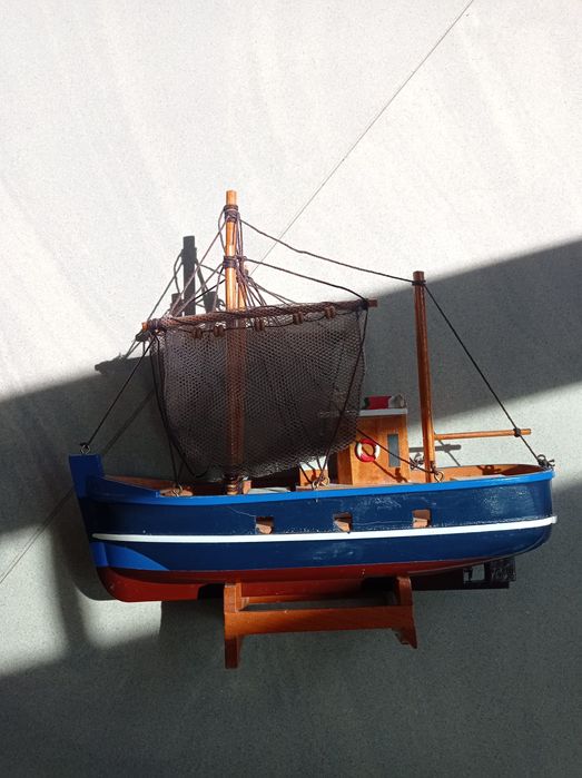 Ręcznie robiony drewniany statek