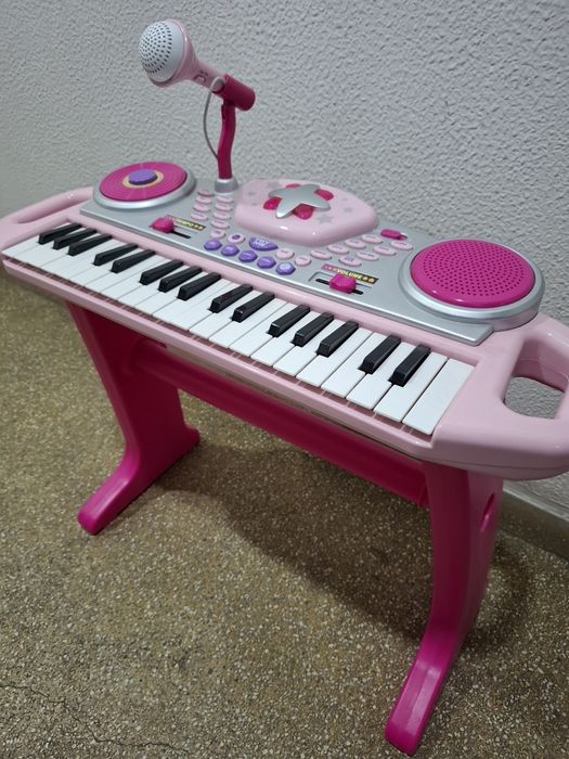 Vendo piano de criança