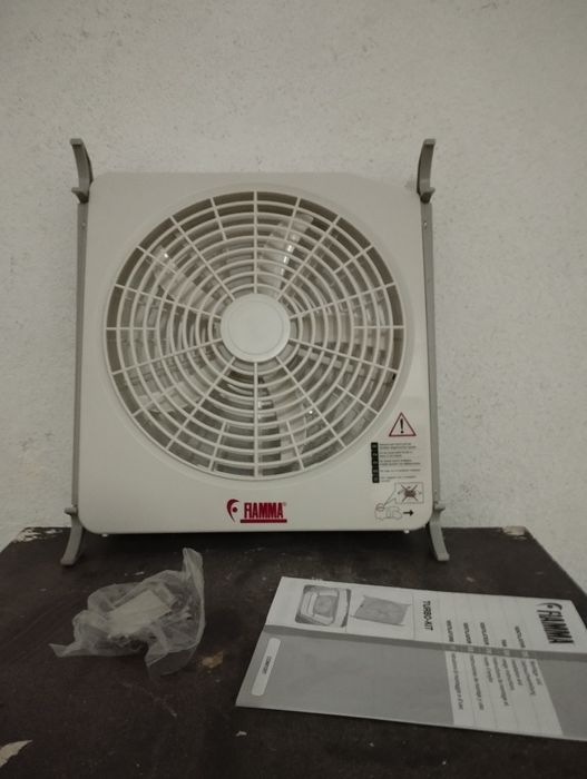 Ventilador p/ claraboia 40X40 a 70X50 Fiamma
