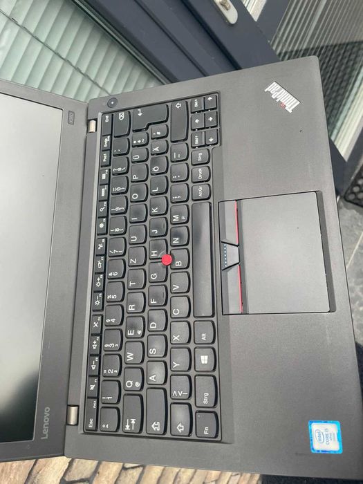 Lenovo X260 i5/8/128 — для роботи та навчання є кількість
