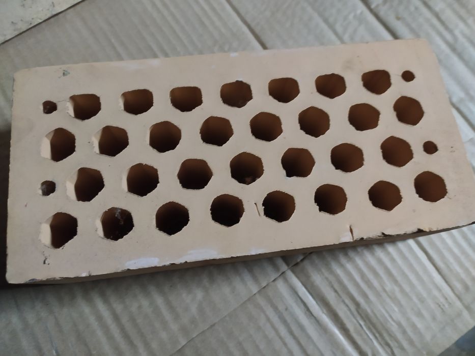 Cegła klinkierowa żółta dziurawka