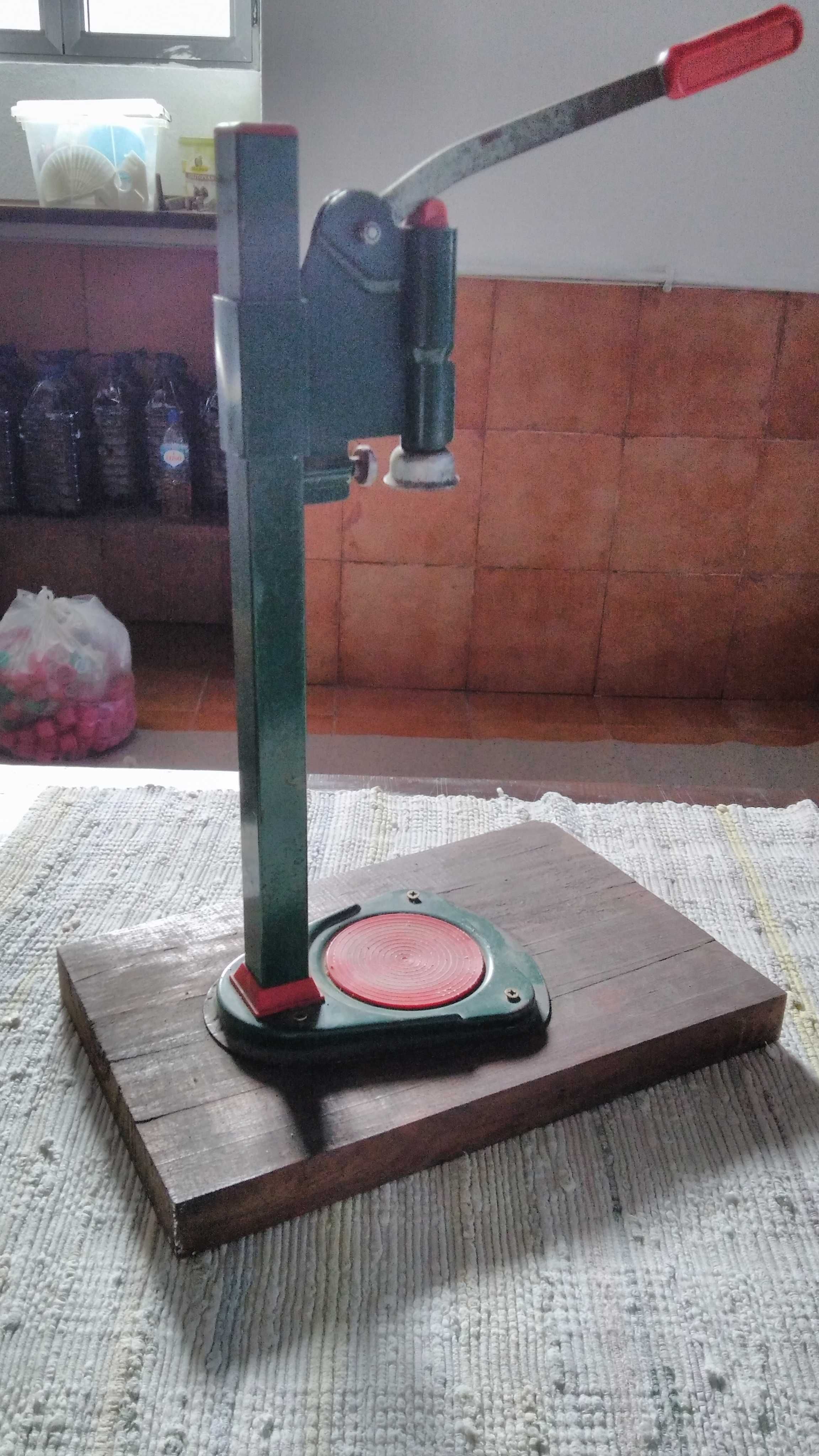 Capsulador para garrafas