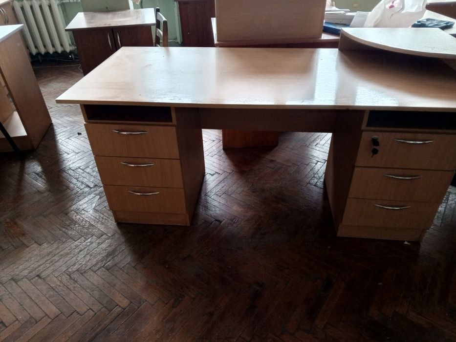 Столи офісні 120*60 та 140*70