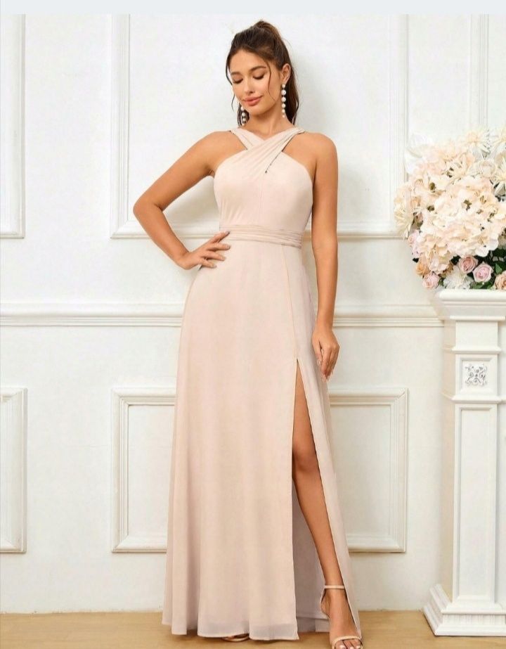 Elegancka sukienka beżowa Rozcięcie wesele S