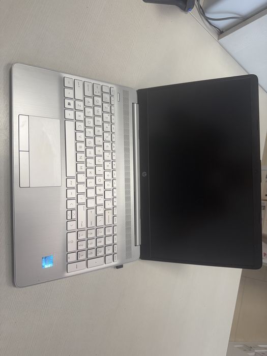 Laptop  (2szt) HP 15DW3002NW Intel Core 13. 8/240GB SSD WIN 11