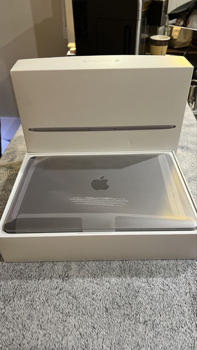 MacBook 12 Early 2016 bdb stan Warto