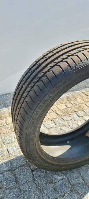Pneu continental 225 40 R19 runf