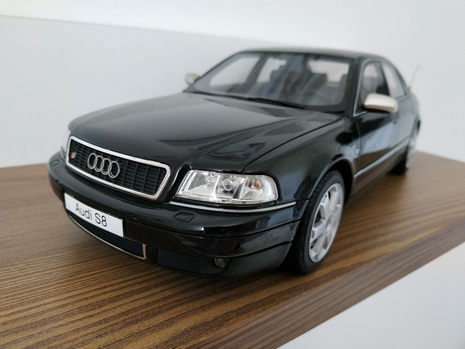 Audi S8 D2 1:18 Ottomobile (czarny)