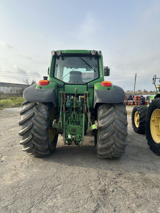Трактор John Deere 6930 Premium з фронтальним навантажувачем