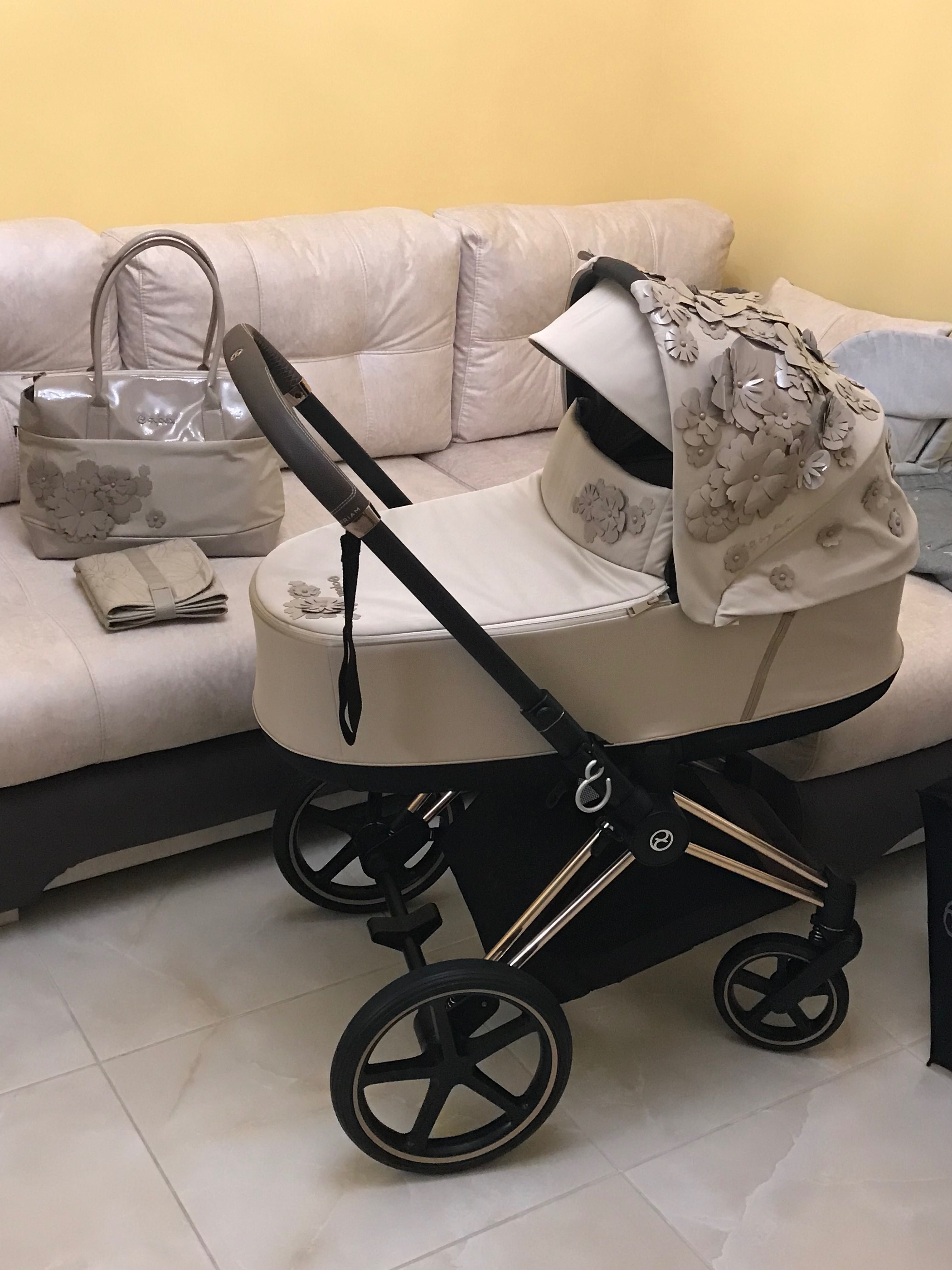 Коляска Cybex Priam 2в1 Simply Flowers beige + Koi на шассі rose gold
