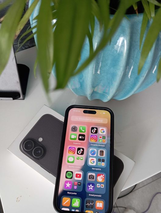 Nowy iPhone 16 bateria 100%