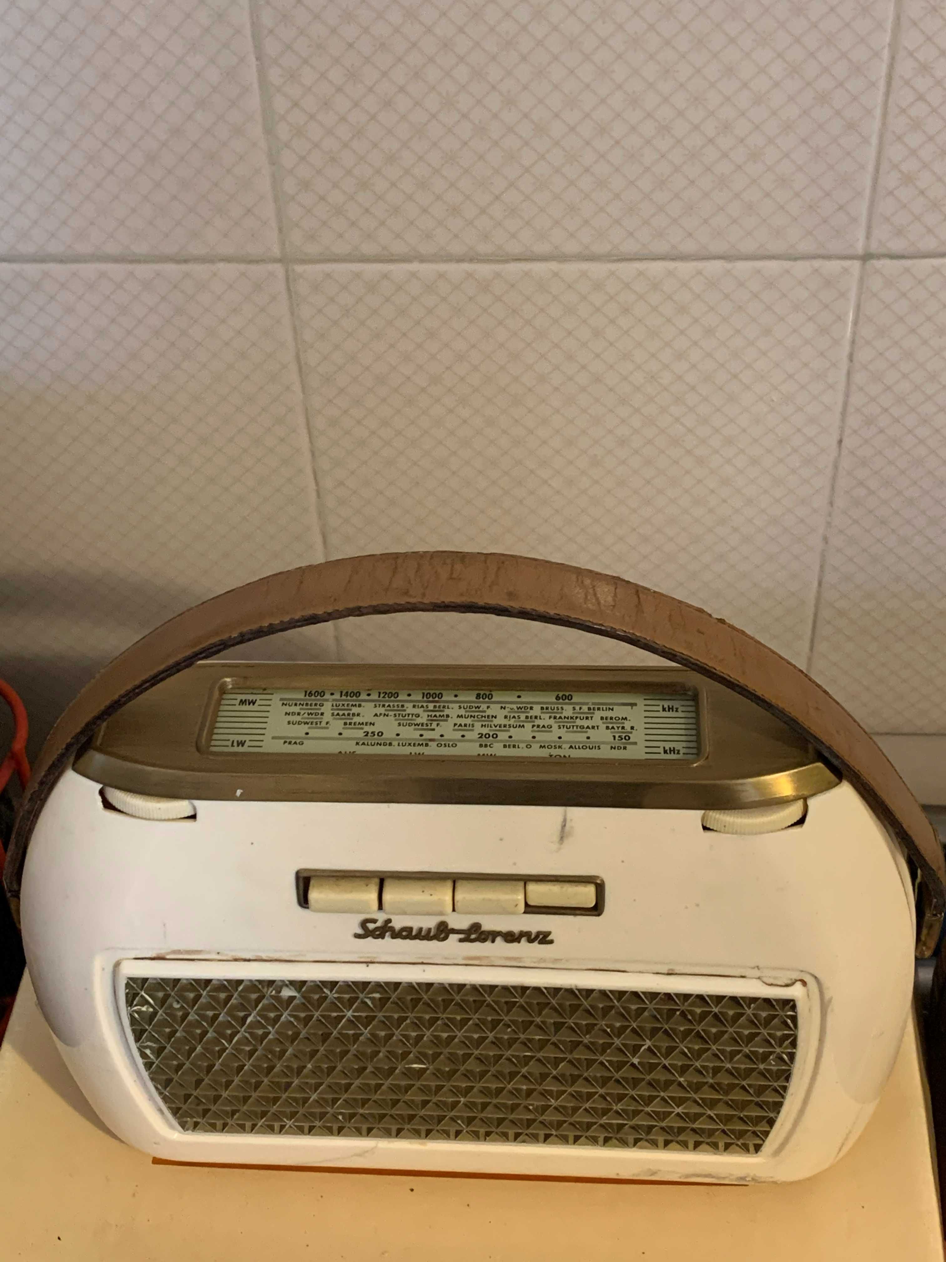 35€ - Radio de 1959 - SCHAUB-LORENZ Modelo GOLF T 200