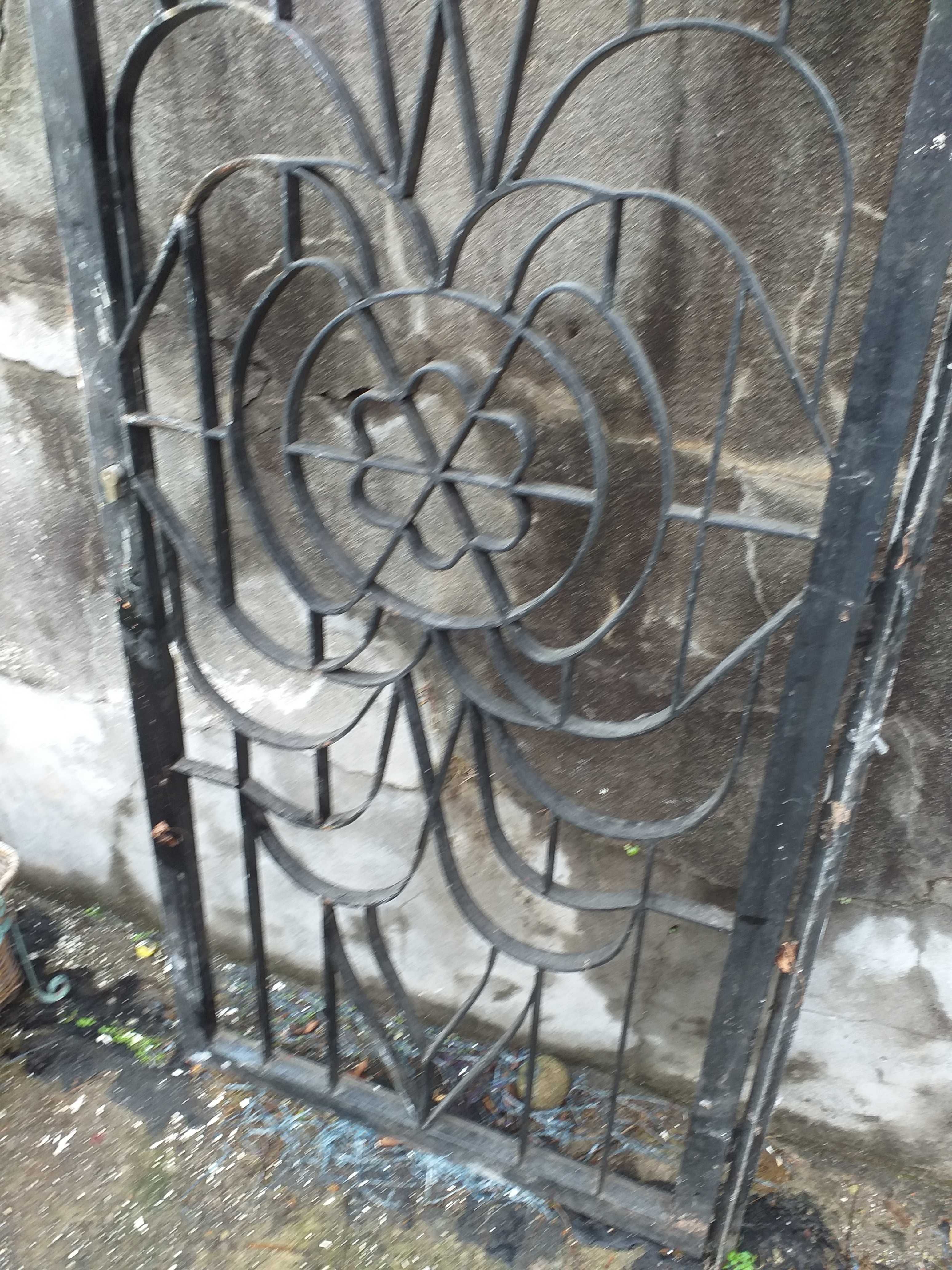 Porta antiga em ferro