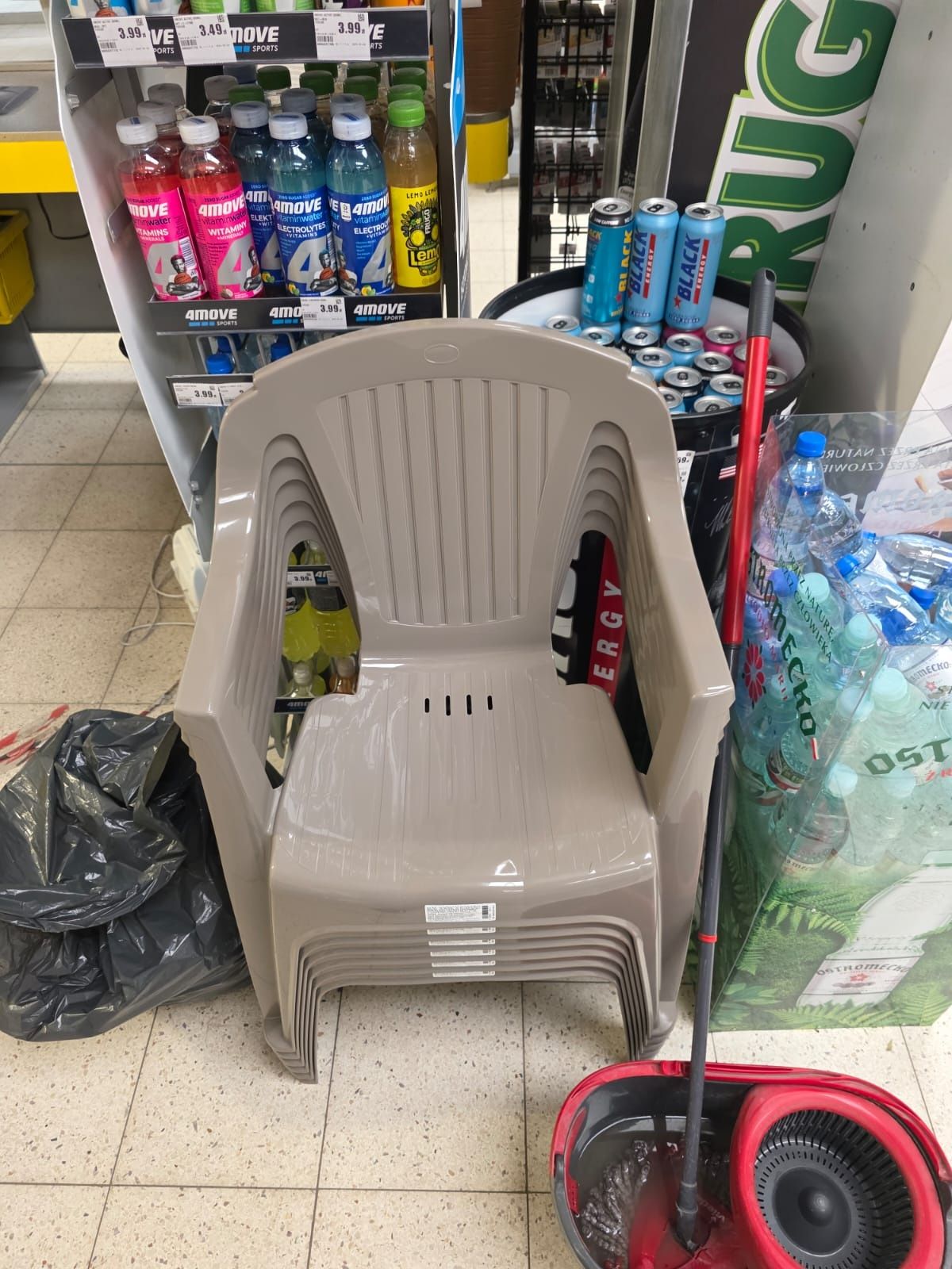 Plastikowe krzesła do ogrodu kolor cappuccino