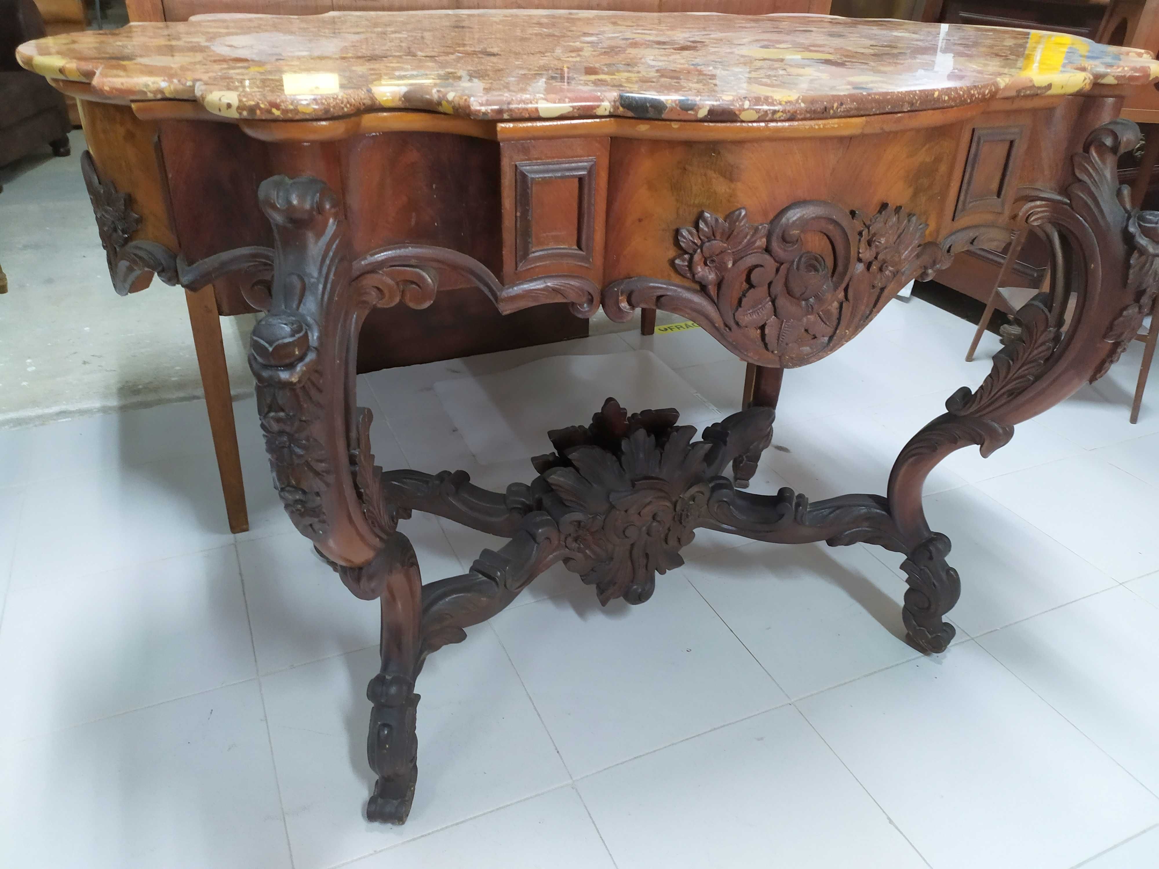 Magnífica mesa estilo Luís XV