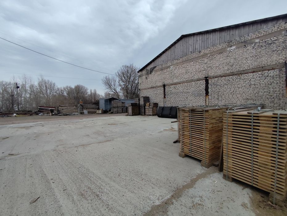 Продам приміщення 1000м2, територія 85 сот