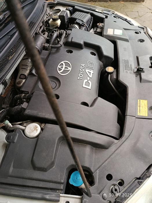 Тойота авенсіс т 25