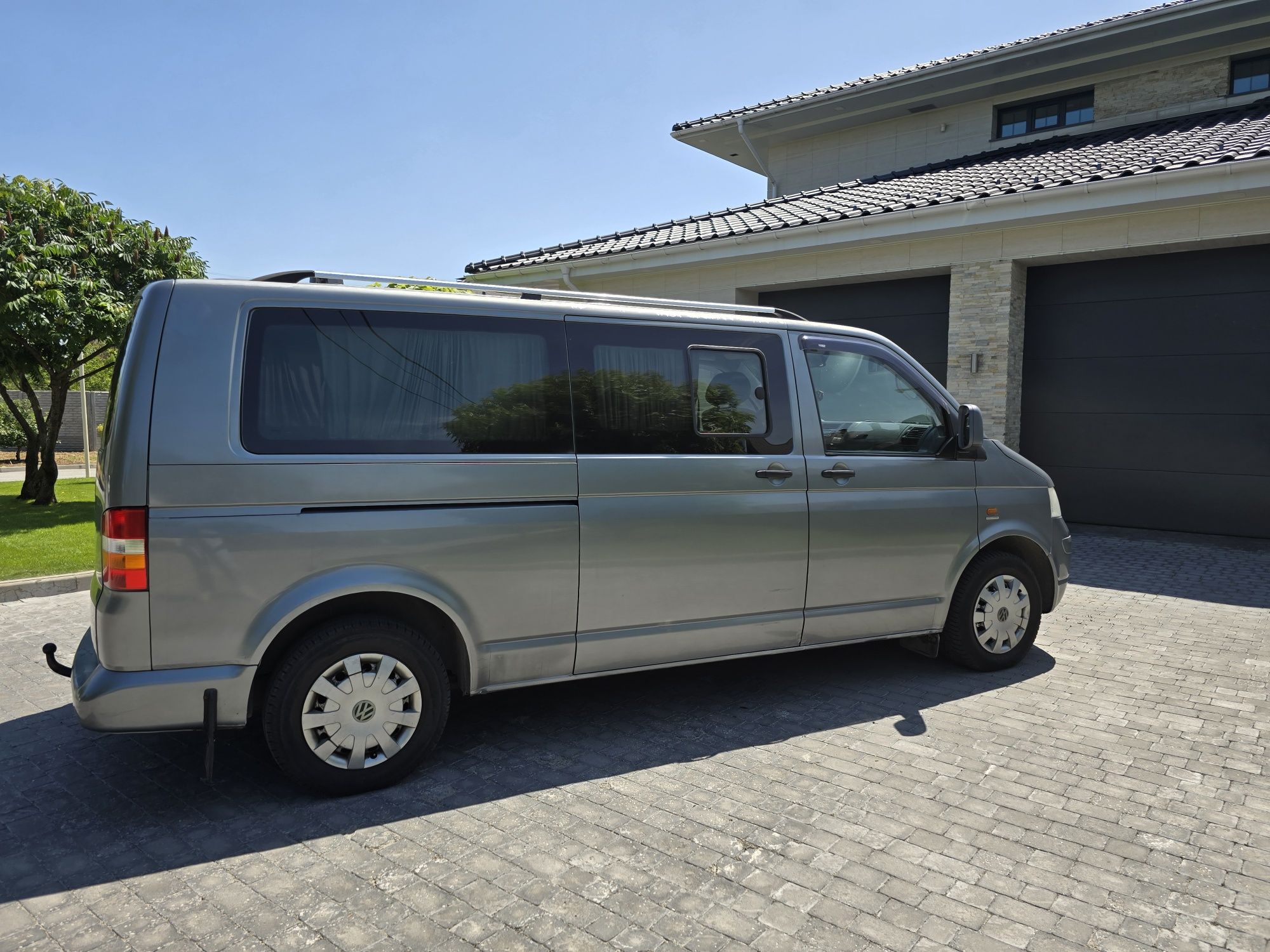 Продам Volkswagen Caravelle 9 мест