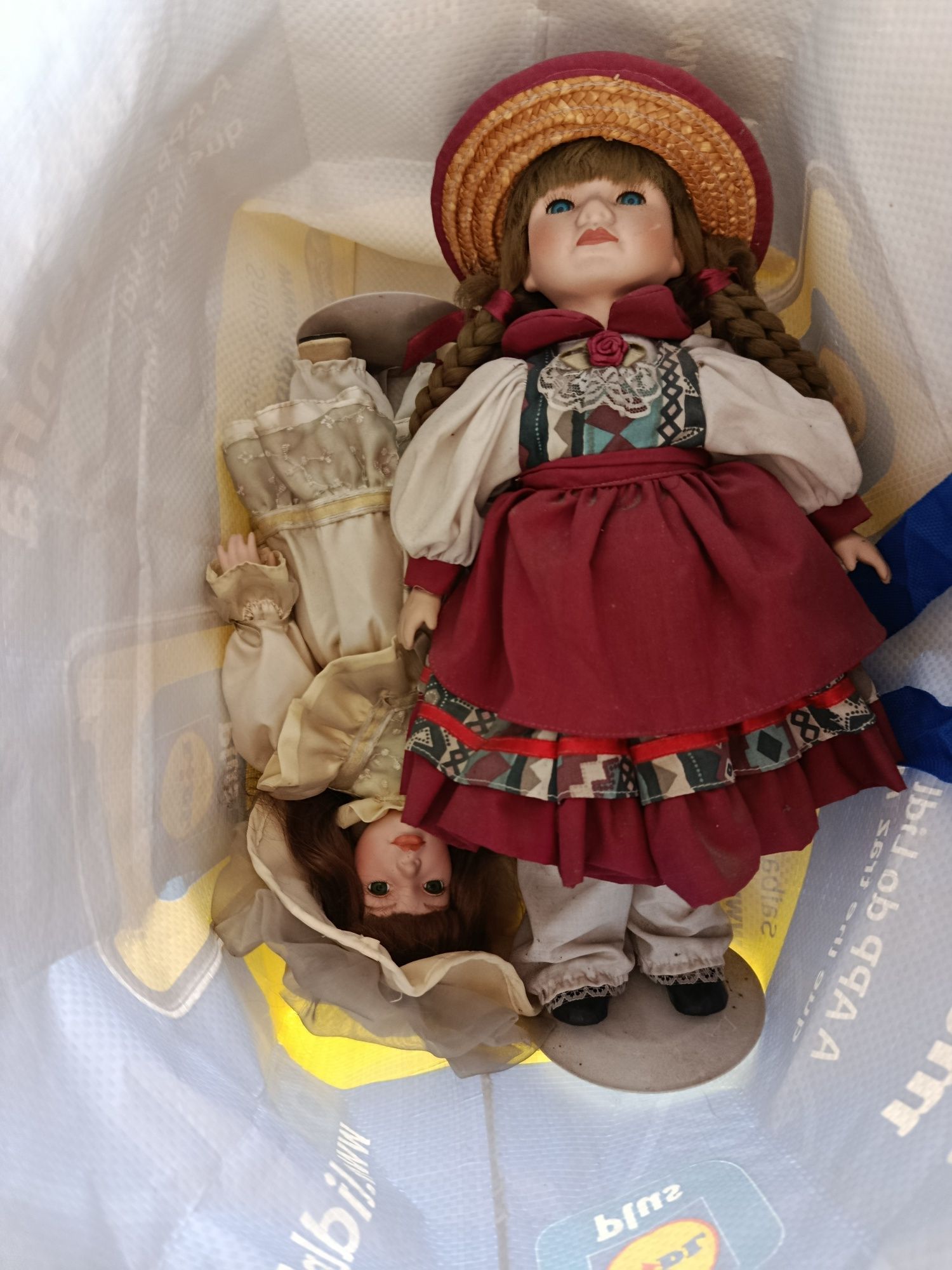 Bonecas de porcelana