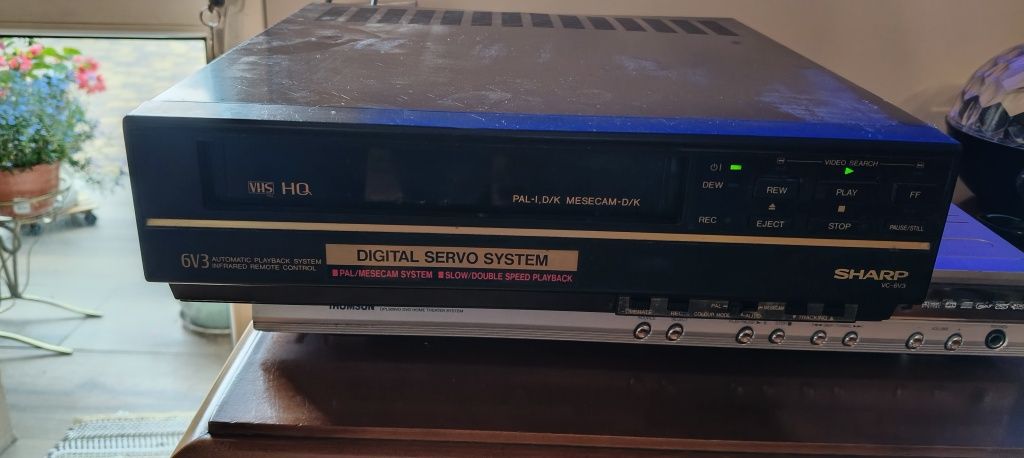 Vintage ,stary z lat 90 tych magnetowid.Stan mi nieznany.