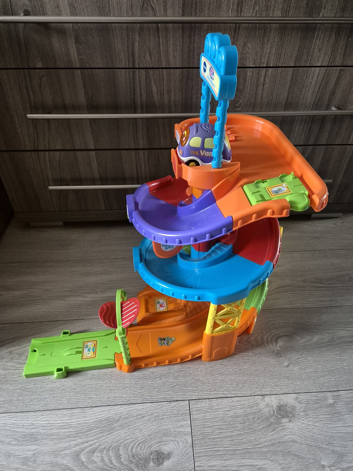 Wieża parkingowa VTech autko Tut Tut