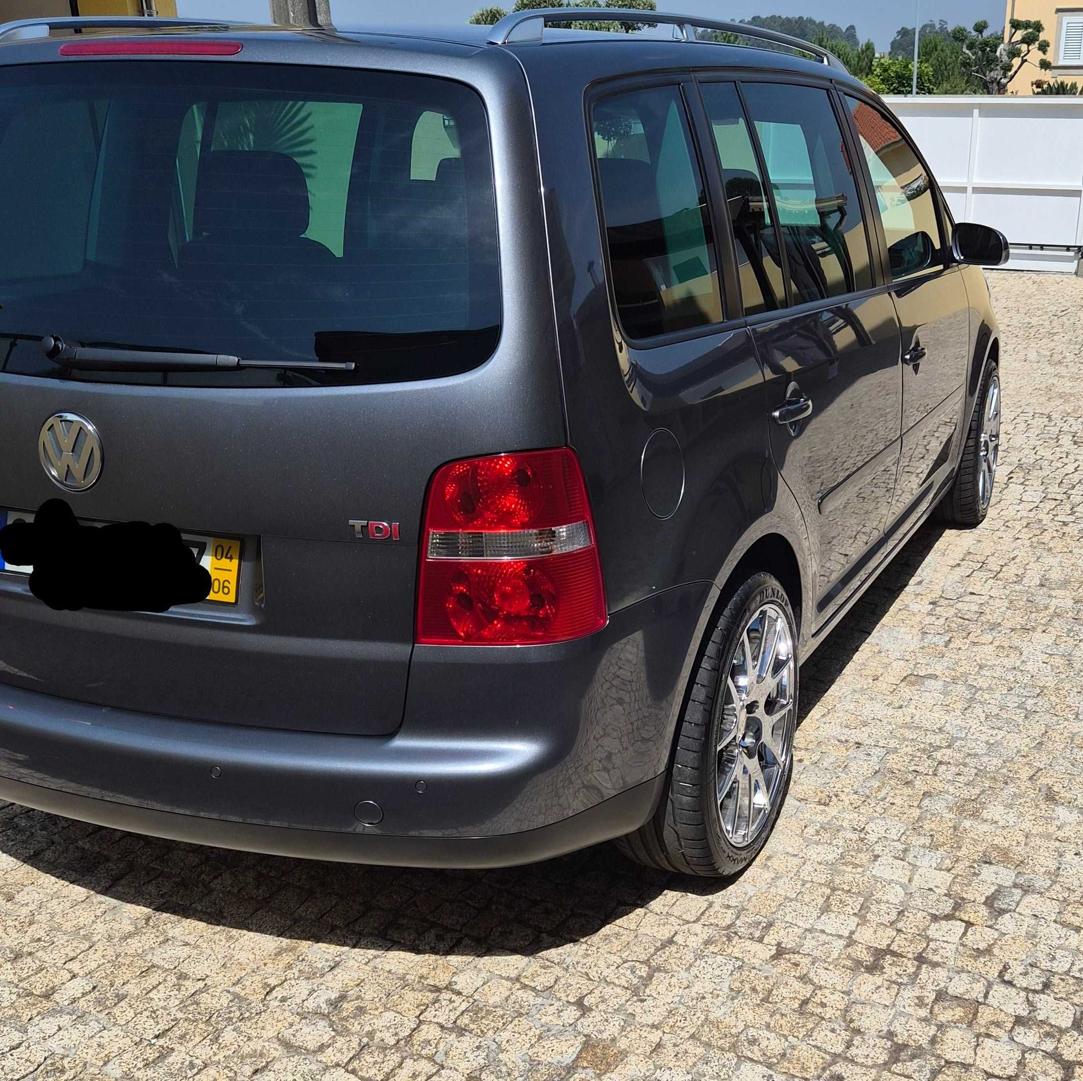 VW Touran 2004 – 7 lugares – 120.000 km – €8.000