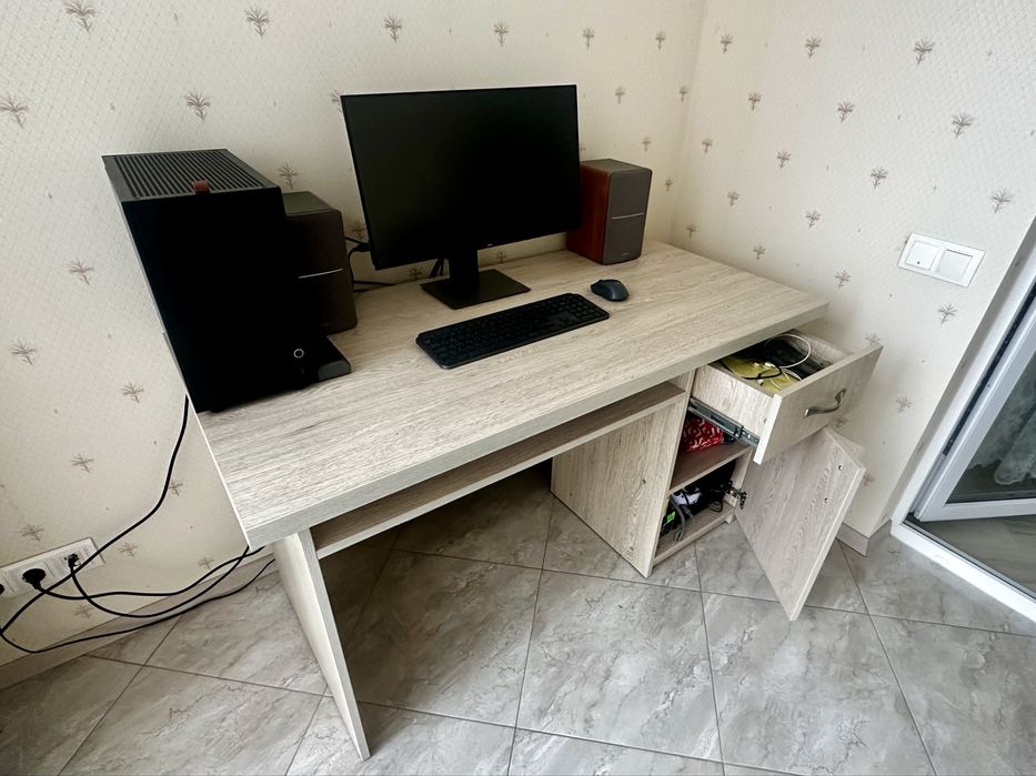 Компʼютерний (офісний) стіл