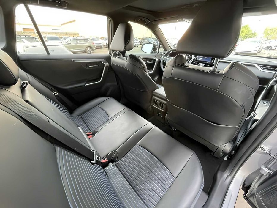 Toyota RAV4      2020