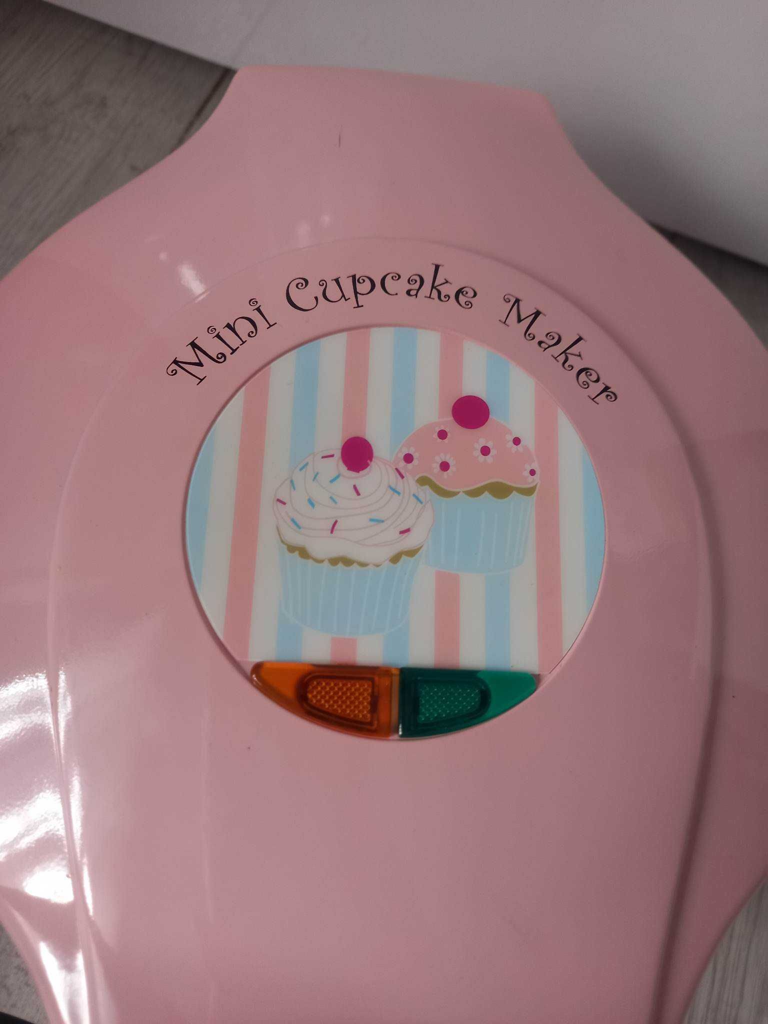 Urządzenie do pieczenia babeczek cupcake maker