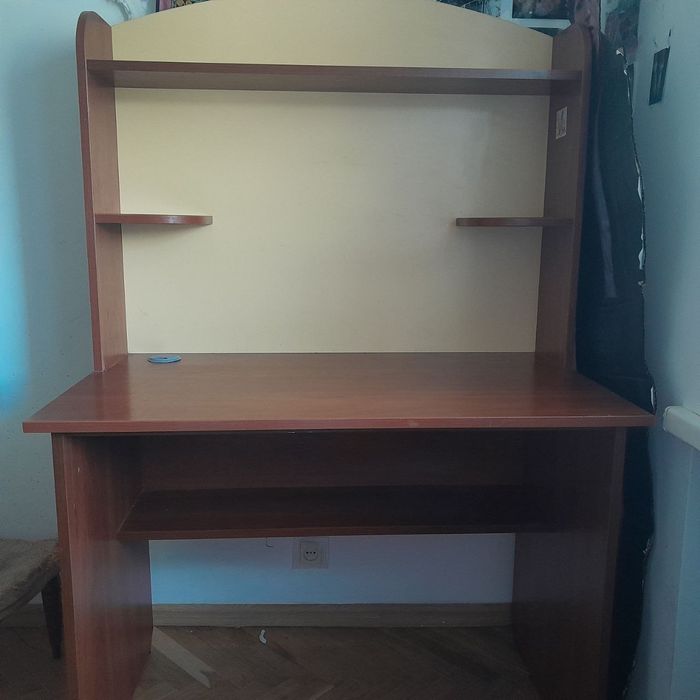 Робочий стіл для школяра