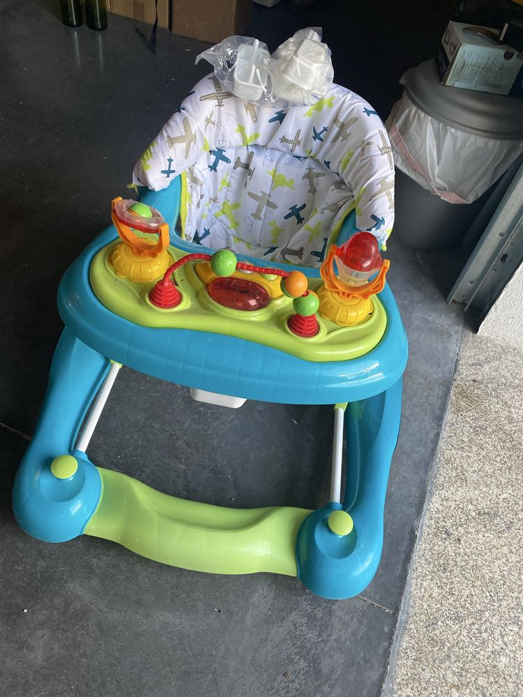 Voador de bebe novo