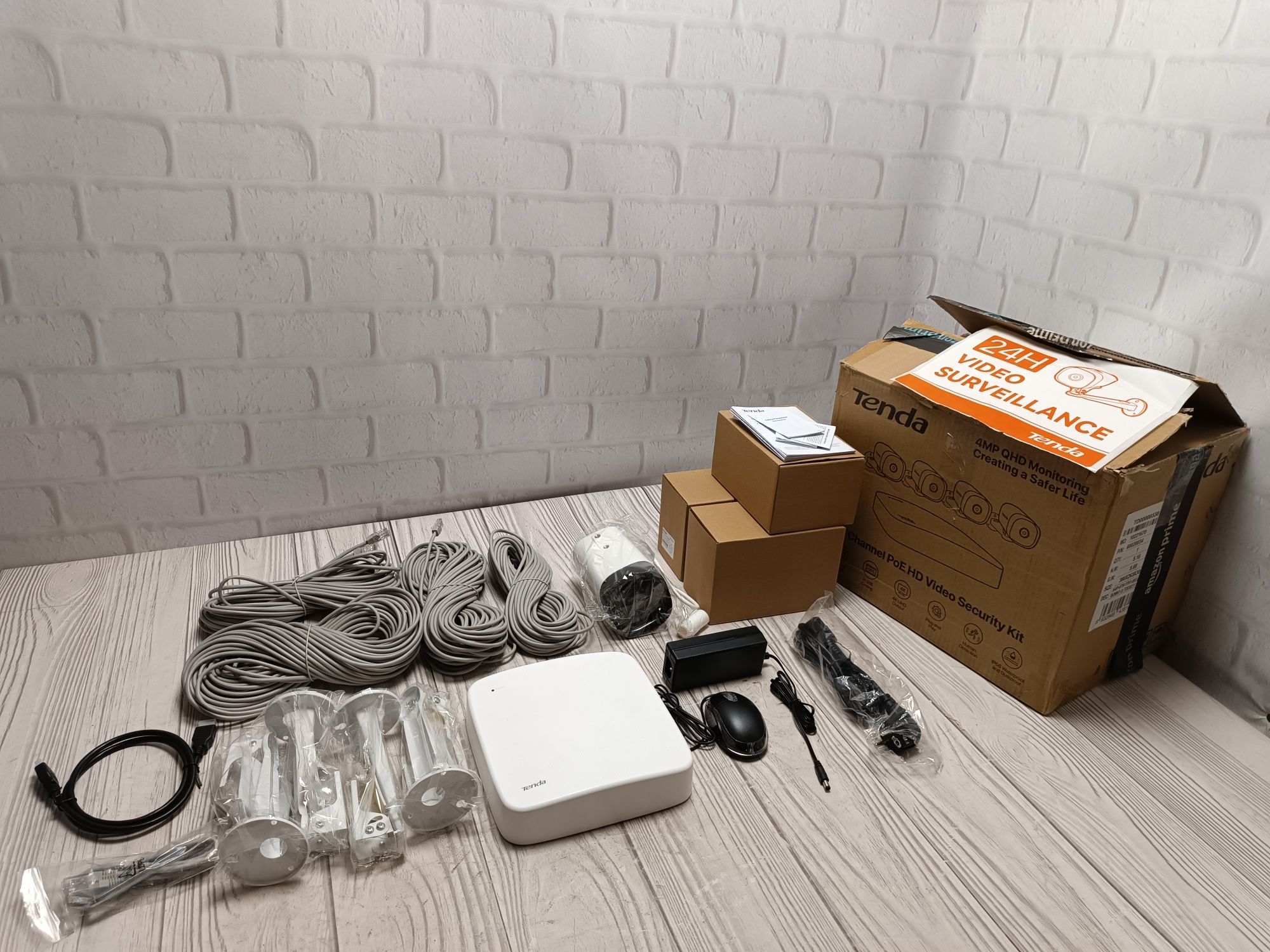 Tenda Kit комплект зовнішнього відеоспостереження 4MP, 4CH 4K NVR 1ТБ