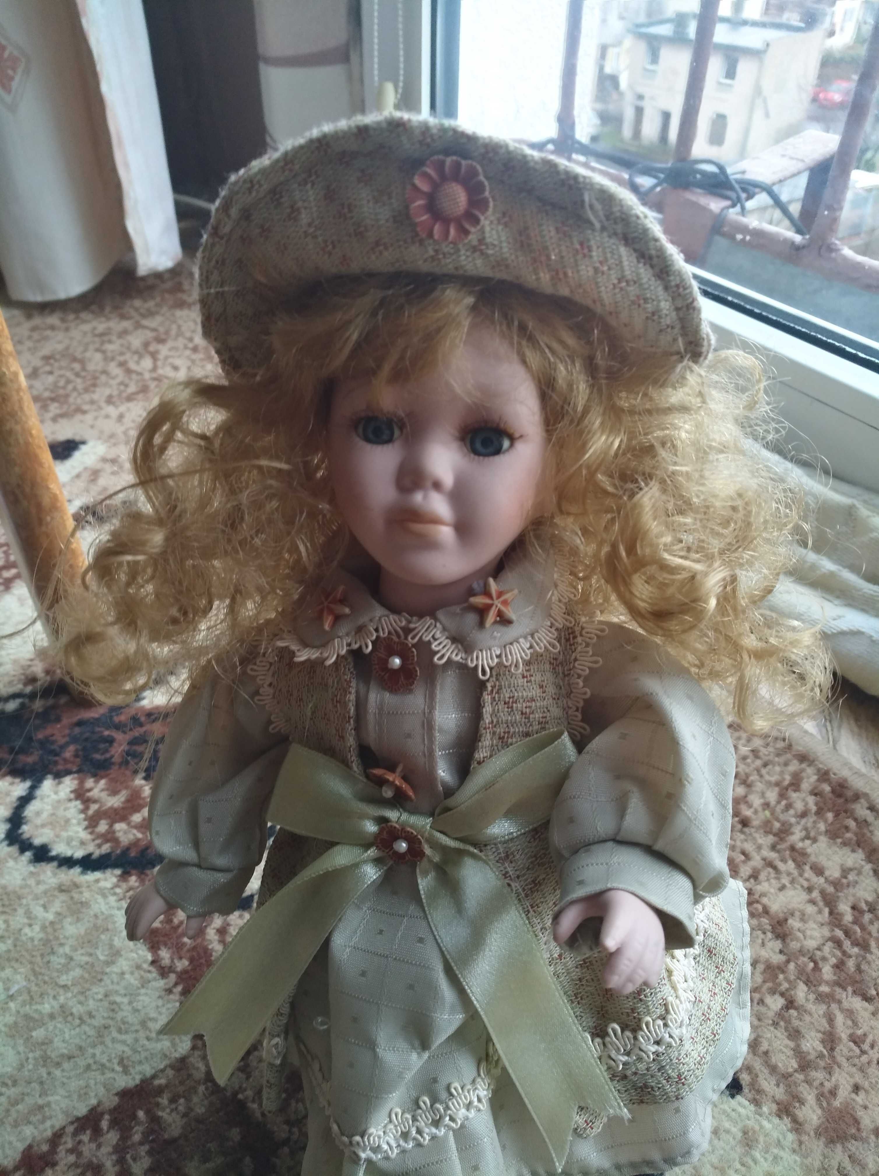 Lalka ozdobna porcelana