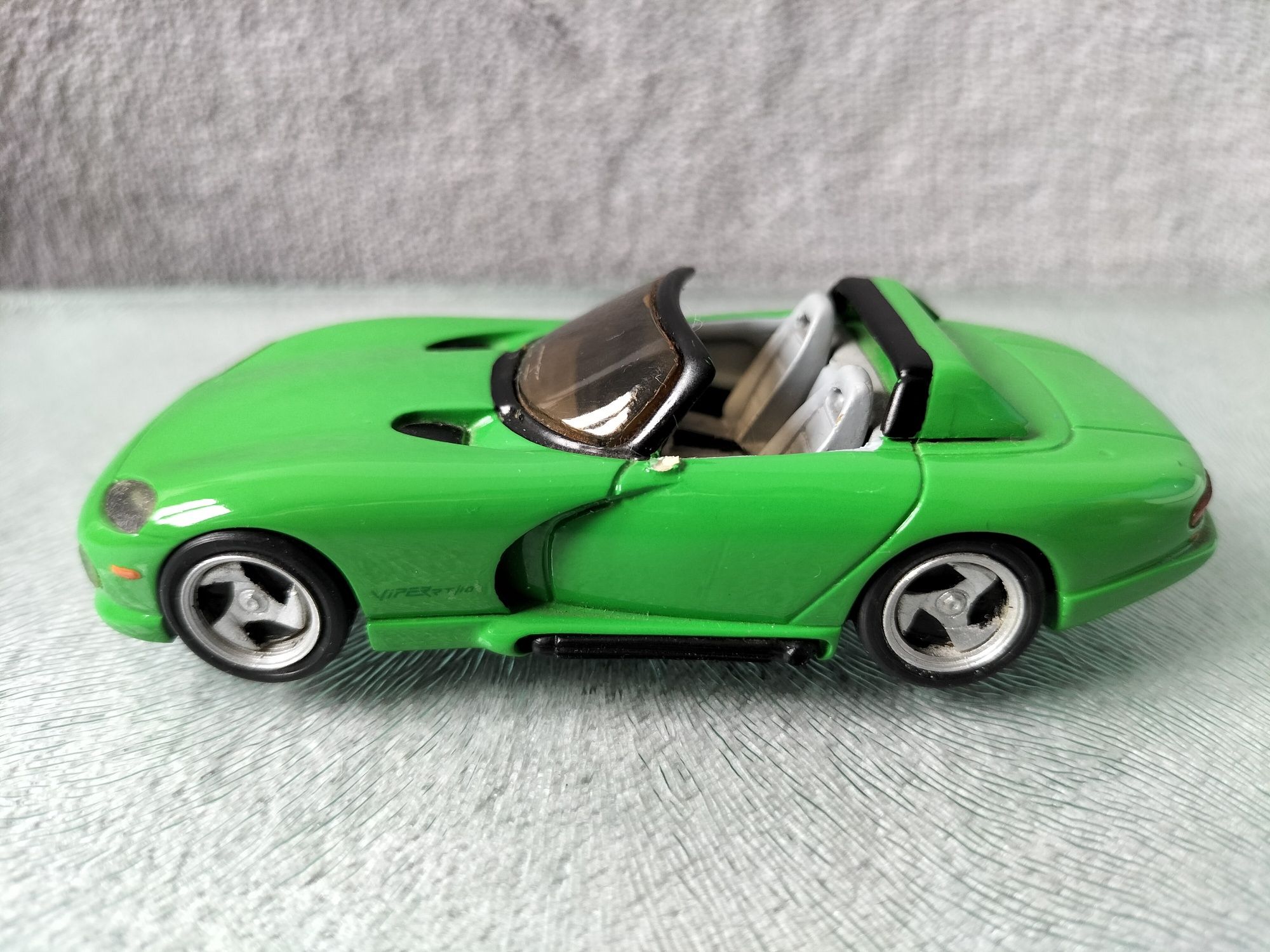 1:43 Minicar-Plus Chrysler Viper RT/10 1993 kolekcjonerski model