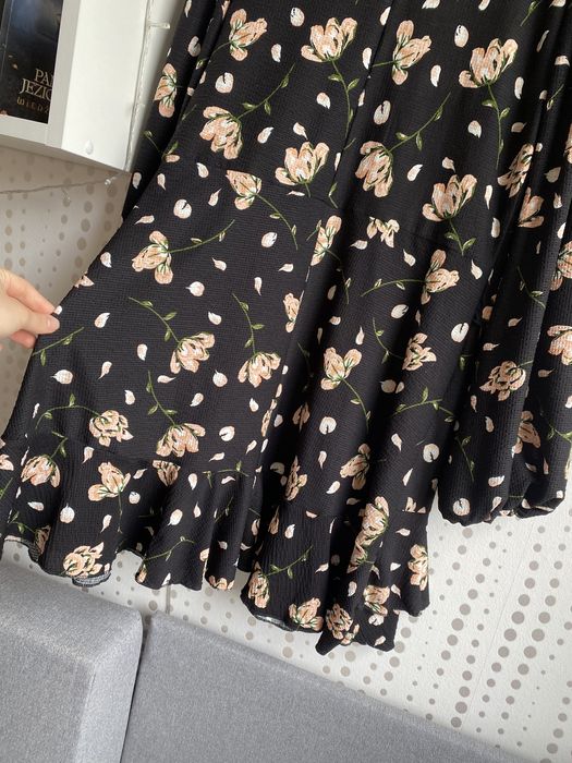 Sukienka zwiewna letnia River island, kwiaty falbanki roz. XL