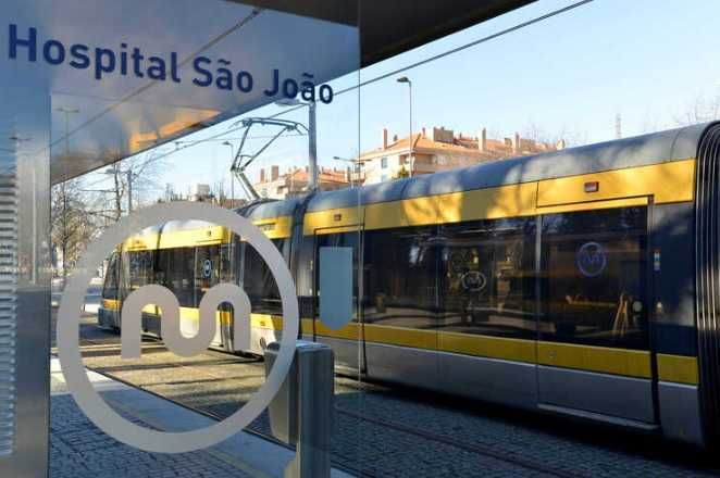 T2 renovado c/ 3 wc's e Jardim - H.S.João (Metro)