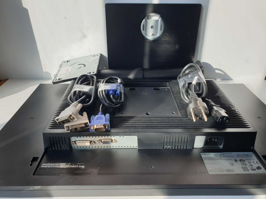 Монітор 24" Samsung S24E450B LED 1920x1080 60Гц + кабель DVI VGA 250