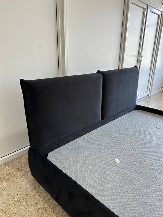 Продам двохспальне ліжко під матрац розміром 1800*200