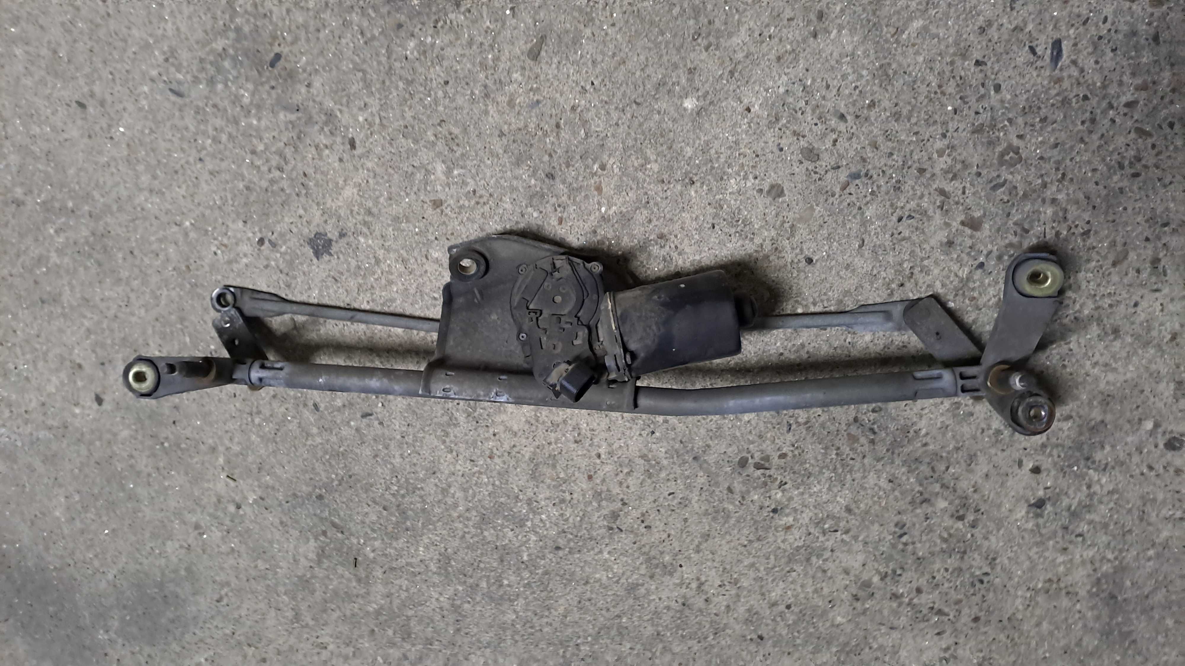 Motor limpa pára-brisas avensis T22