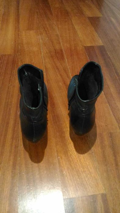 Botas de pele da marca Gabor. Novas.