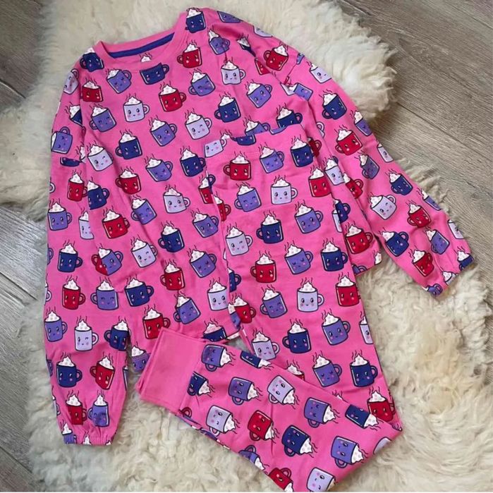 Яскрава трикотажна піжама на дівчинку