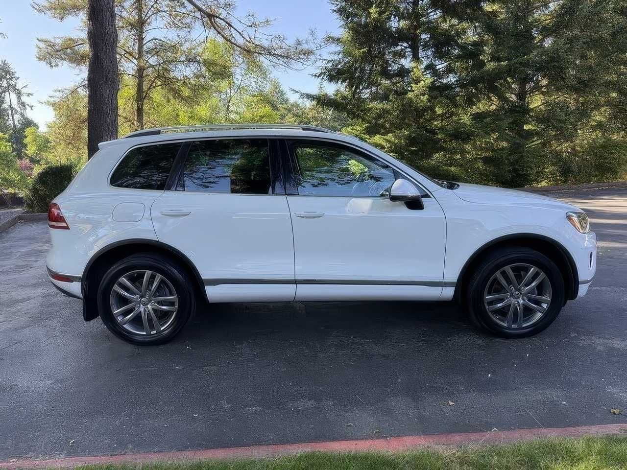 2015 Volkswagen Touareg VR6 Sport with Tech