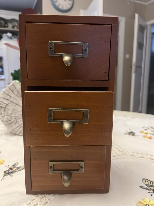 Półeczka organizer szafeczka na drobiazgi