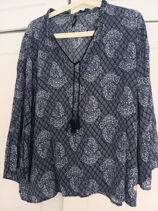 Blusa/tunica Lanidor M
Varios tons de azul e branco
Manga a 3/4 nais l