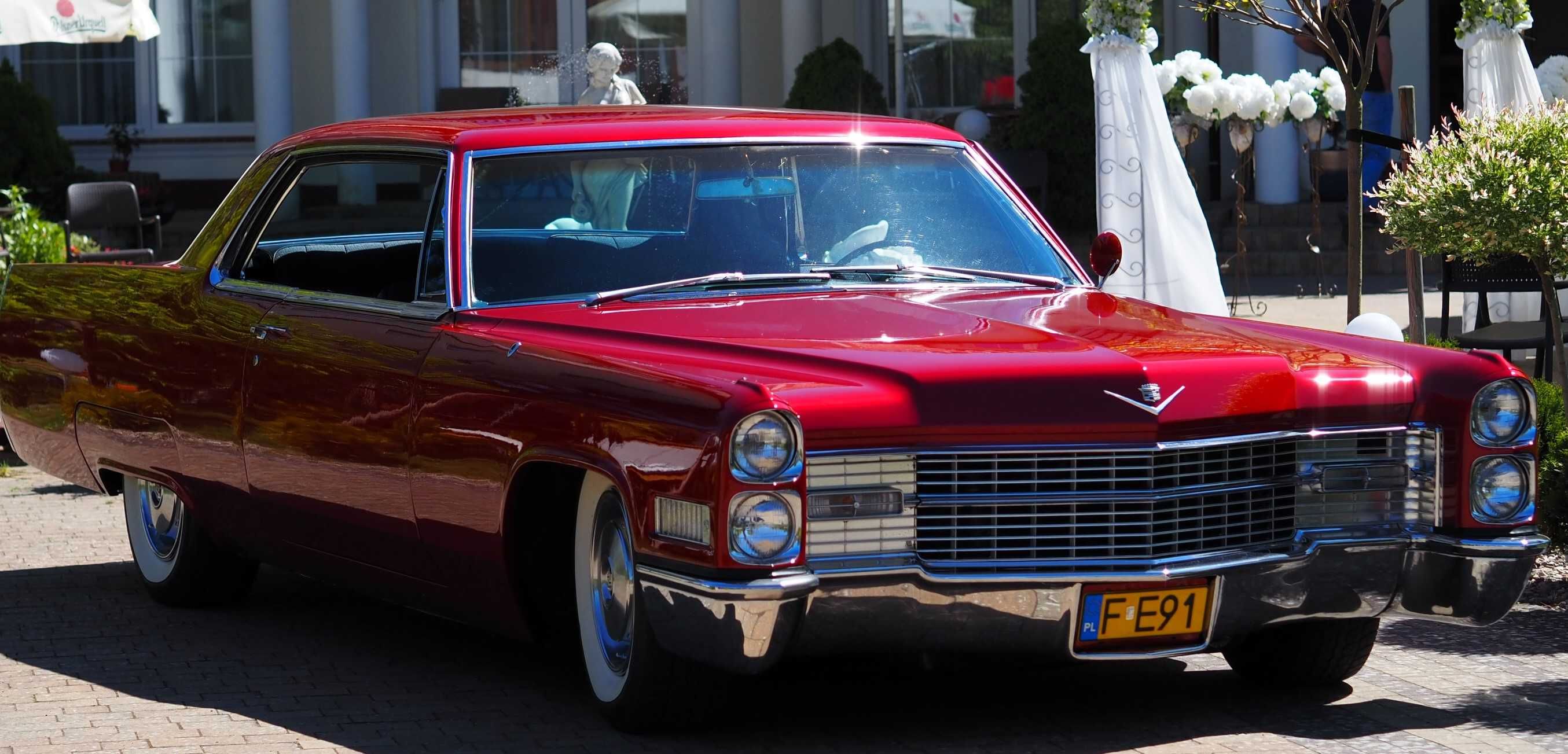Wynajem przepięknego Cadillaca 1966 De Ville Coupe z szoferem